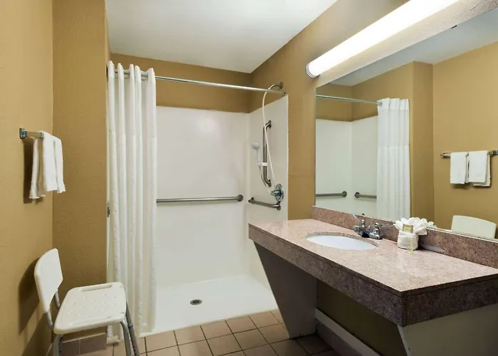 Super 8 by Wyndham San Antonio/Riverwalk Area