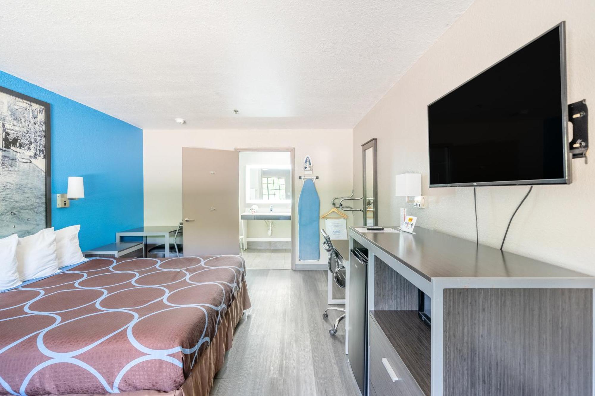 Super 8 By Wyndham San Antonio/riverwalk Area Hotel 2*
