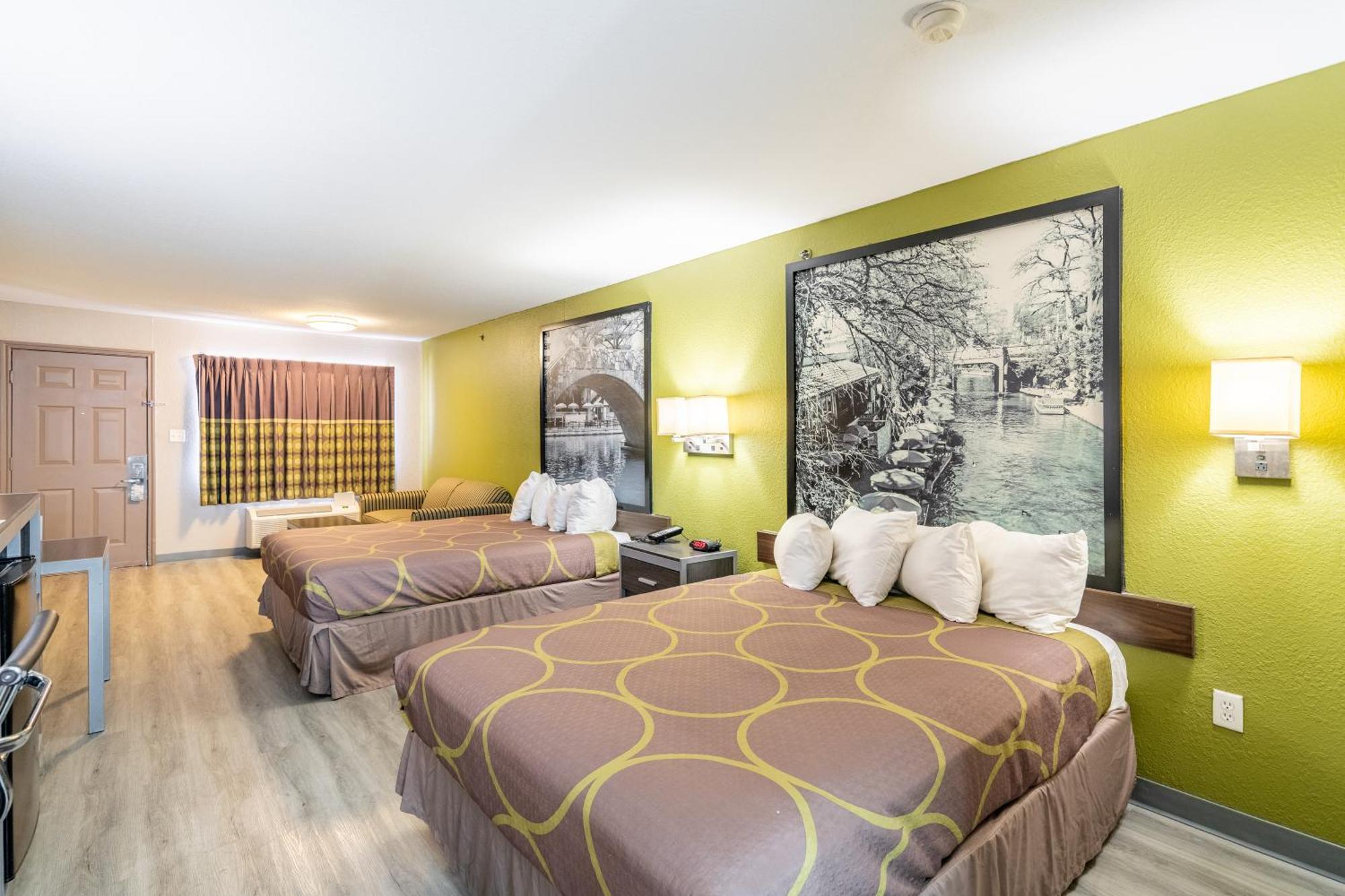 Super 8 By Wyndham San Antonio/riverwalk Area Hotel