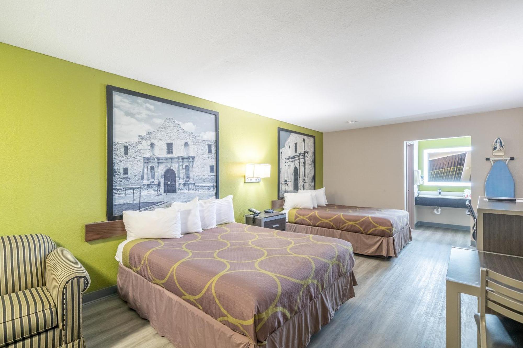 Hotel Super 8 By Wyndham San Antonio/riverwalk Area