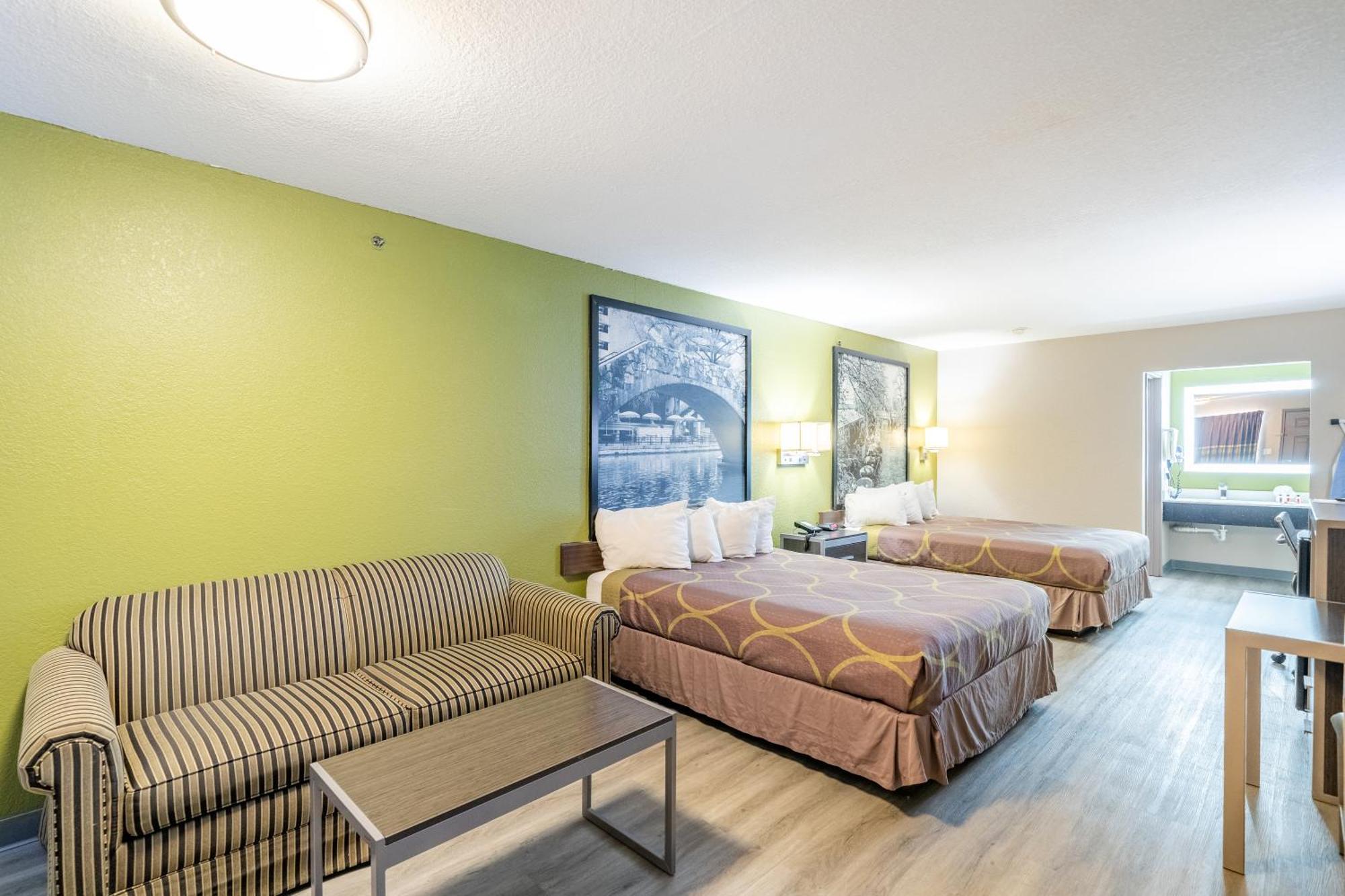 Super 8 By Wyndham San Antonio/riverwalk Area Hotel 2*