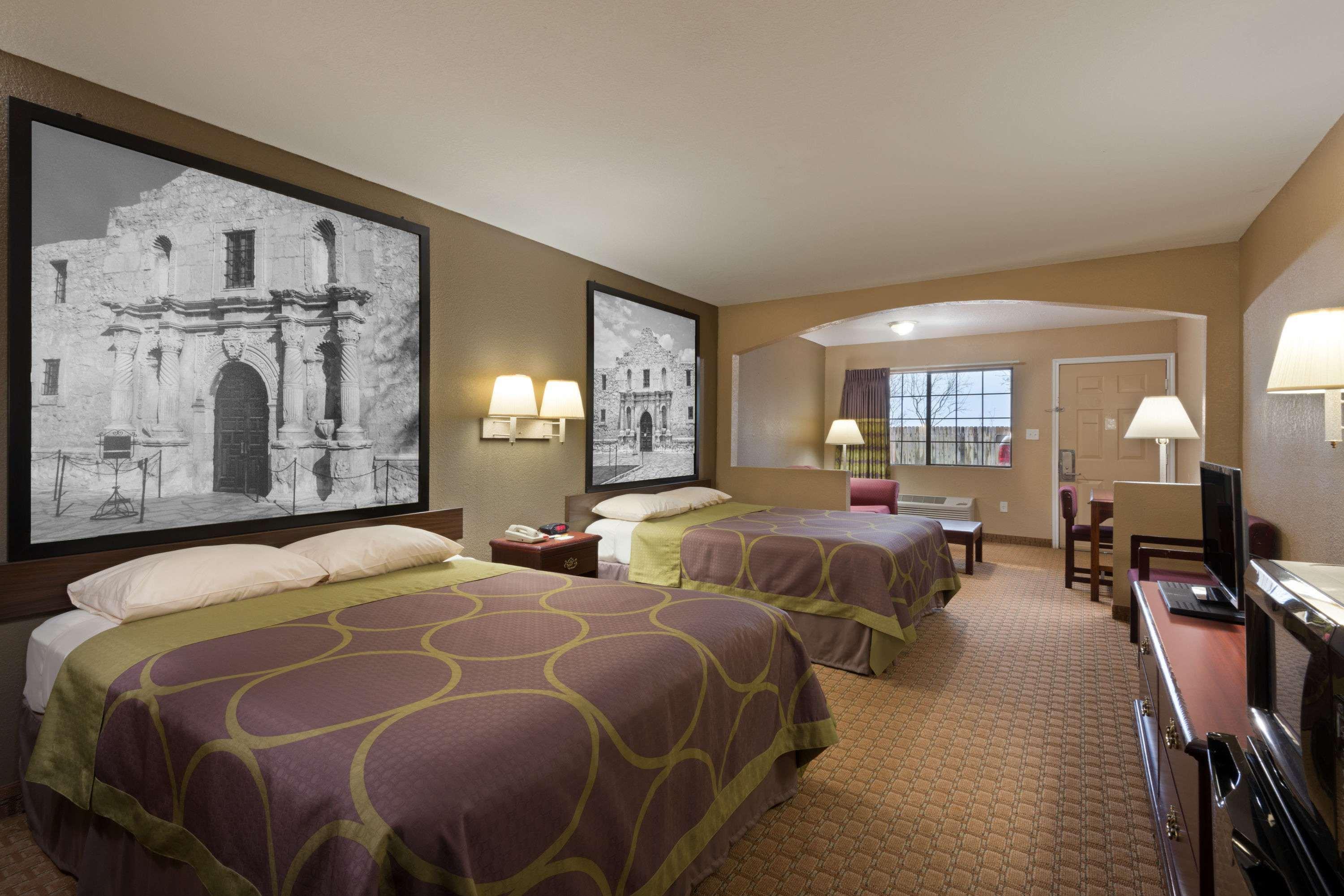 Super 8 By Wyndham San Antonio/riverwalk Area Hotel